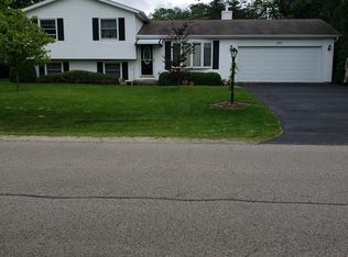 237 Valley Dr, Lindenhurst, IL 60046