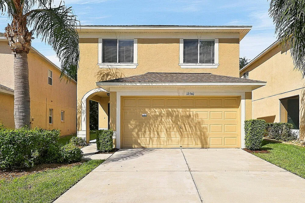 4 bed, 2.5 bath, 1736 sqft, $2,290 — Photo 1