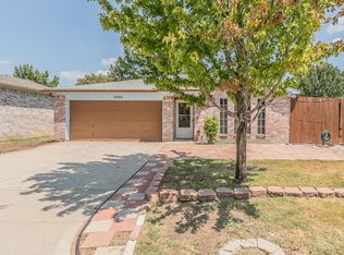 7900 Gardengate Ln, Fort Worth, TX 76137