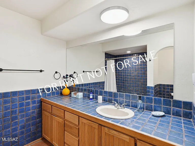 2824 E Sierra Vista Rd — Photo 32