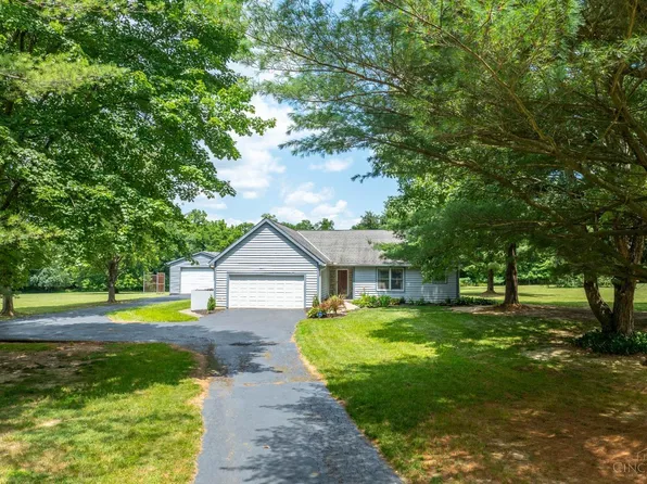 1692 White Birch Ln, Amelia, OH 45102
