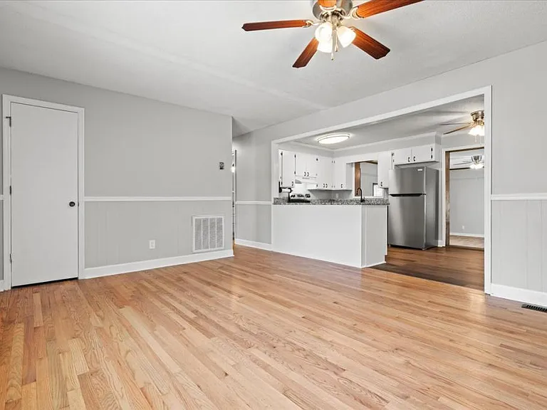 423 Sheffield Dr — Photo 18