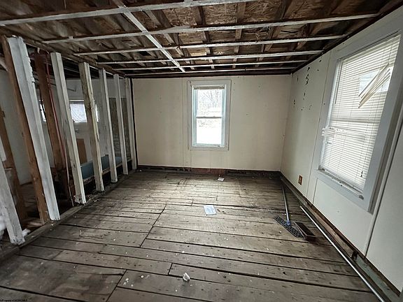 4th image of 14 White Lamb Ln