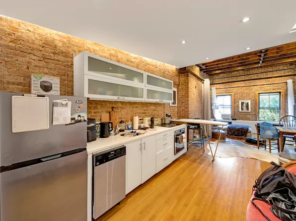 21 East 7th Street image 4 of 11