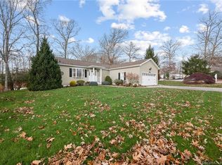 9 Heather Brook Rd, Uncasville, CT 06382