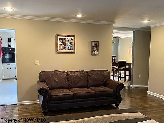 3rd image of 717 Worthington Dr
