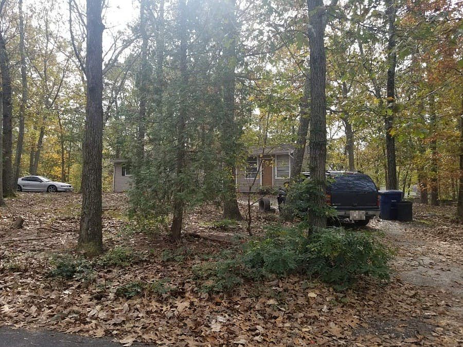 2nd image of 210 Louisiana Trl