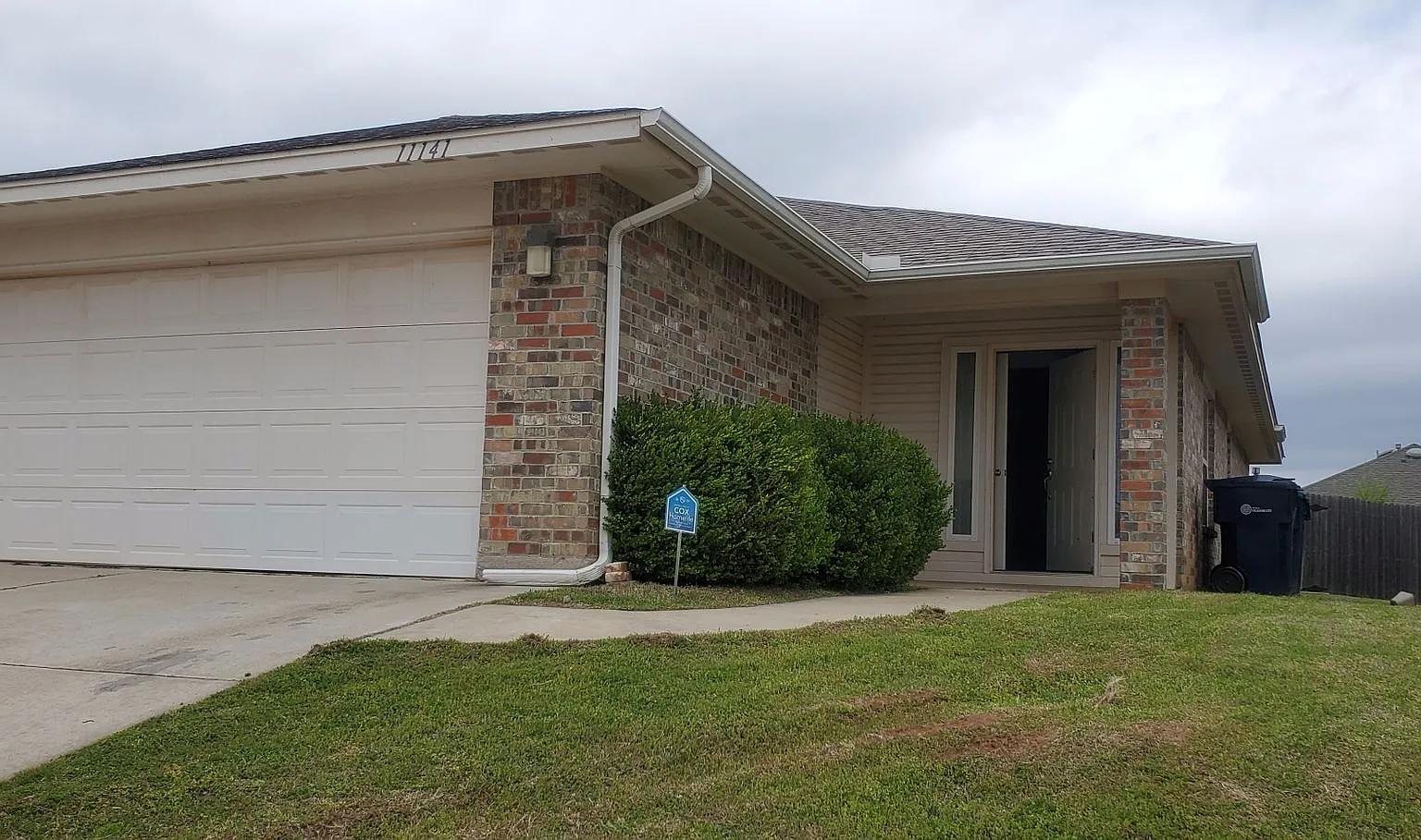 3 Bedroom 2 Bath Duplex in Yukon Schools — Photo 1