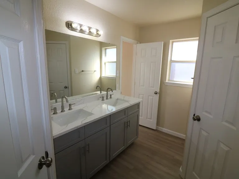 4304 Captain Dr — Photo 11