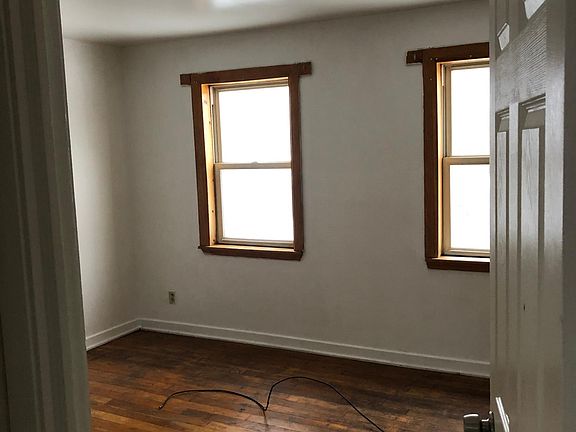 3rd image of 13 Elkins Dr