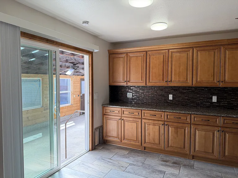 304 Oak St — Photo 10