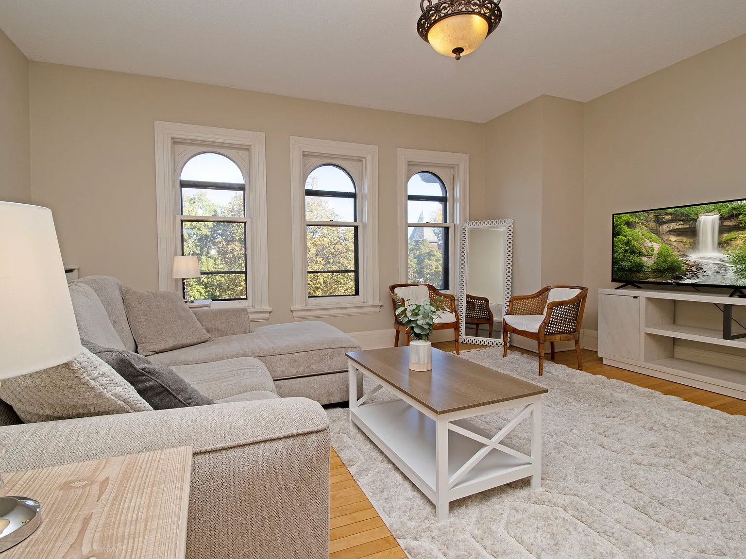 1 bed, 668 sqft, $1,697 — Photo 2