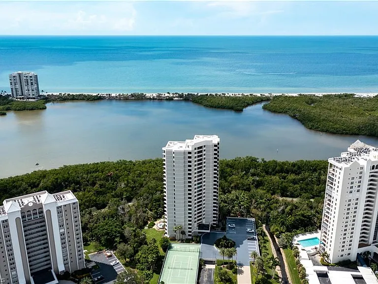 5555 Heron Point Dr #101 — Photo 4
