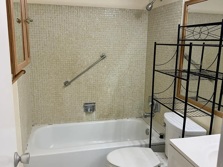 66 Coventry Ln #C — Photo 11