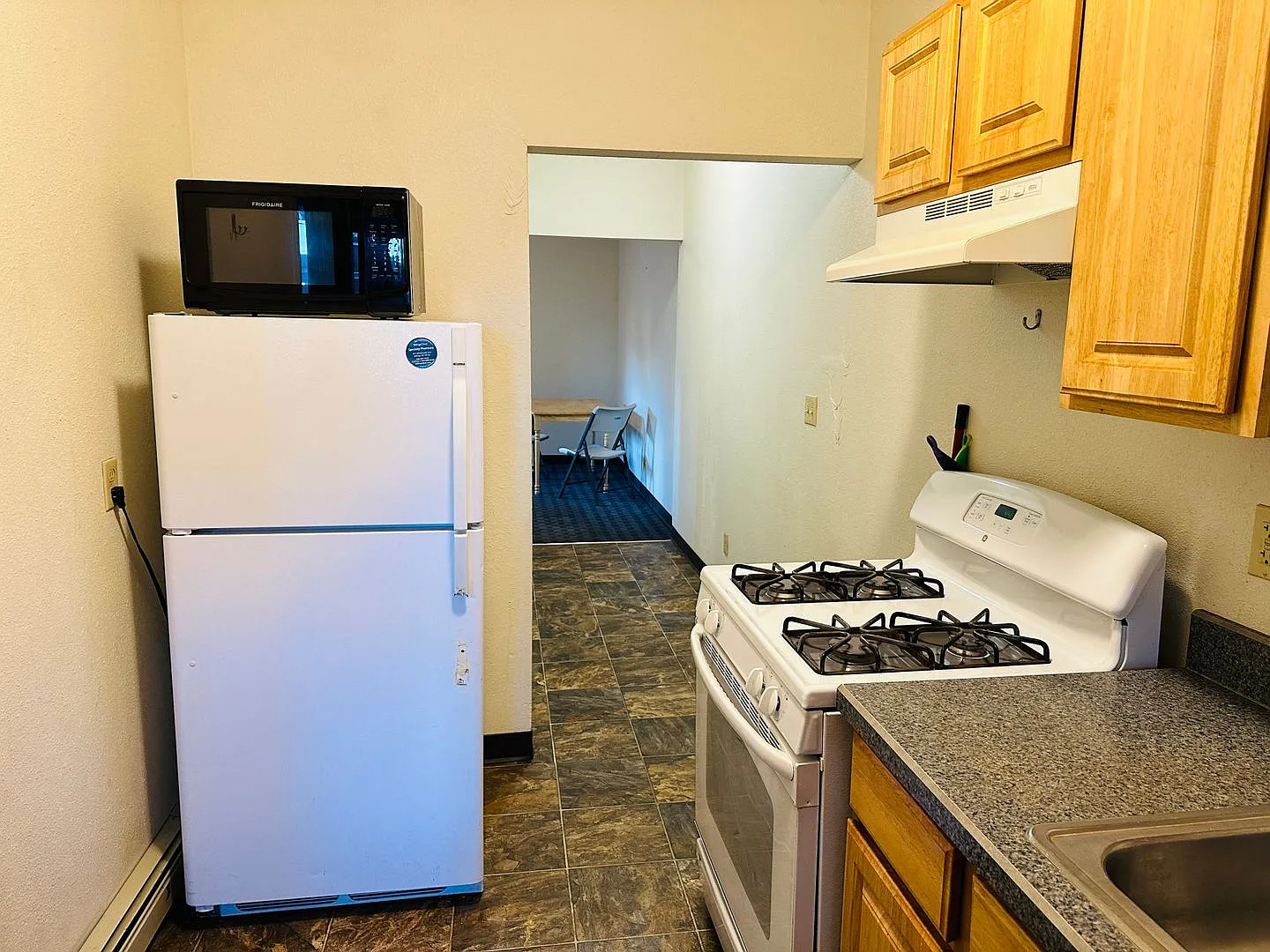 Near Hospitals: All Utilities Included 2 Bedroom (even WiFi & Cable TV!) — Photo 4