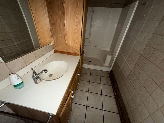 4th image of 808 E Sellar St