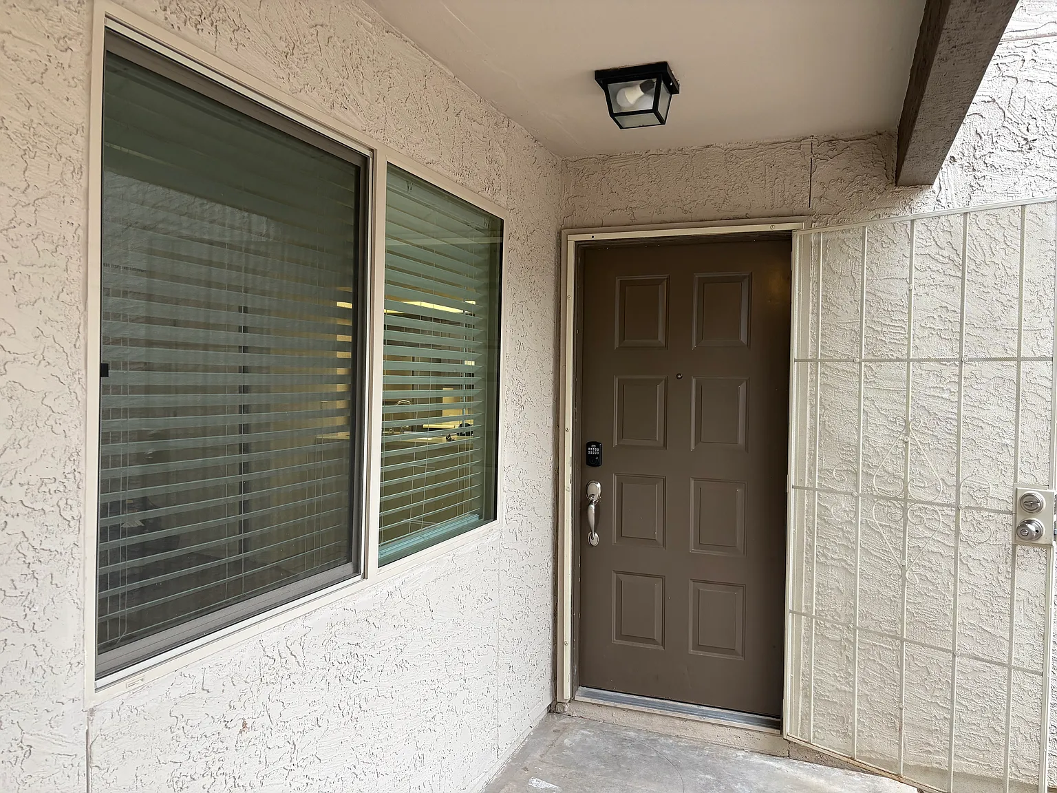 2 bed, 879 sqft, $1,450 — Photo 2