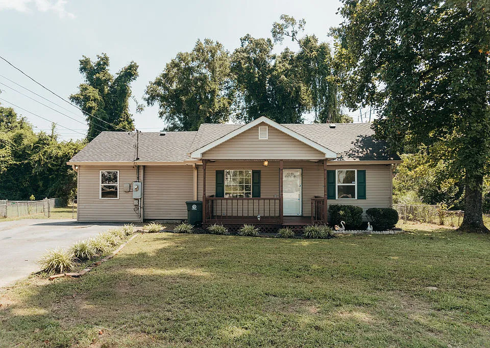 735 Henderson Dr