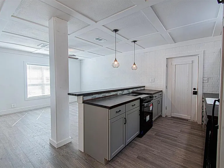 618 Crescent St — Photo 16