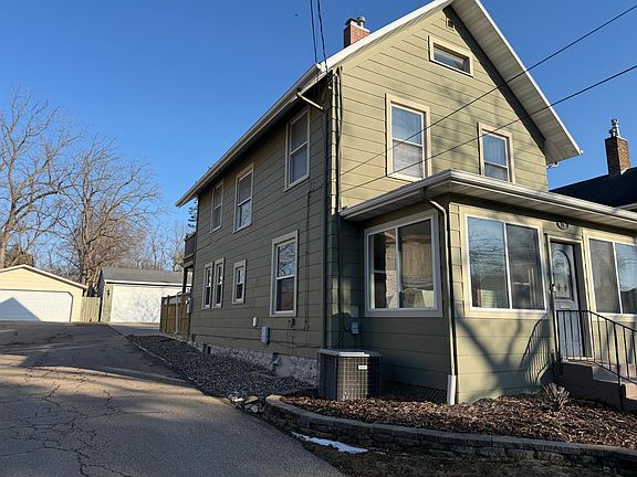 2nd image of 16 7th Ave NE