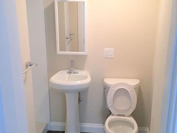 5th image of 34 Willow Ave #1