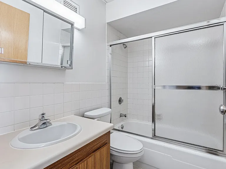 Chateau Student Housing Cooperative — Photo 14