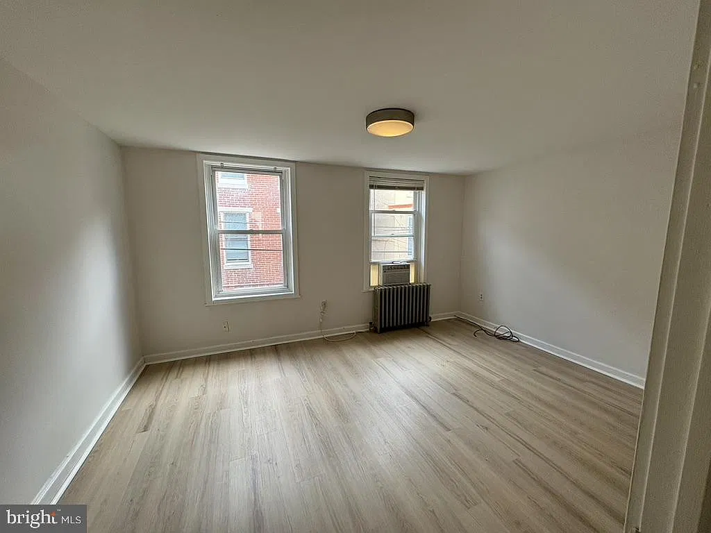 2 bed, 1.0 bath, 975 sqft, $1,850 — Photo 3