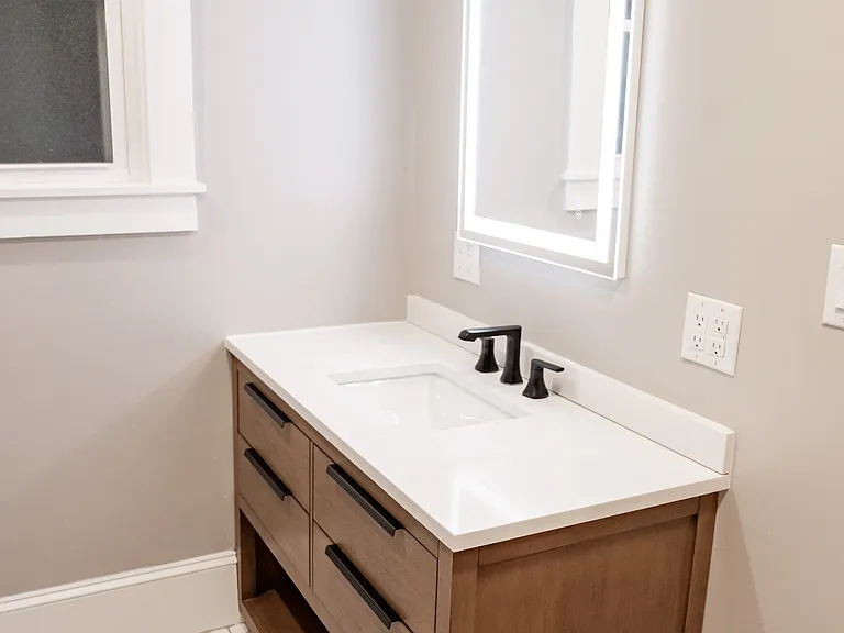 Bathroom with plenty of counter top room