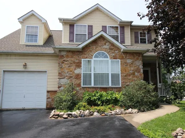 150 S Whitfield St, Nazareth, PA 18064