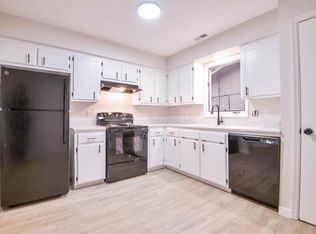 4930 Robin Dr, Omaha, NE 68157