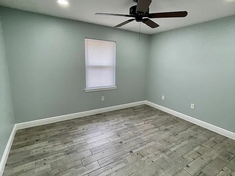 242 Edison St — Photo 10