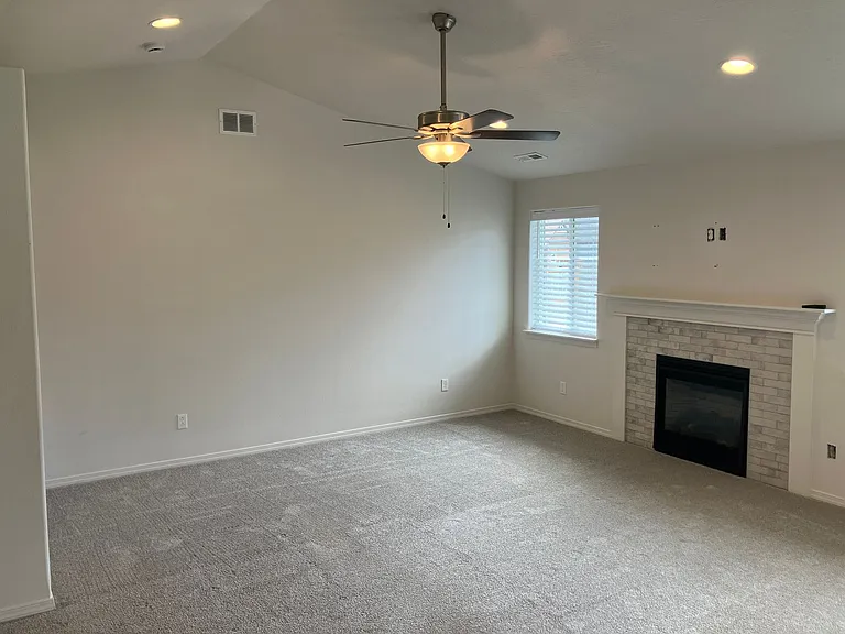 513 SE Fowler St — Photo 3
