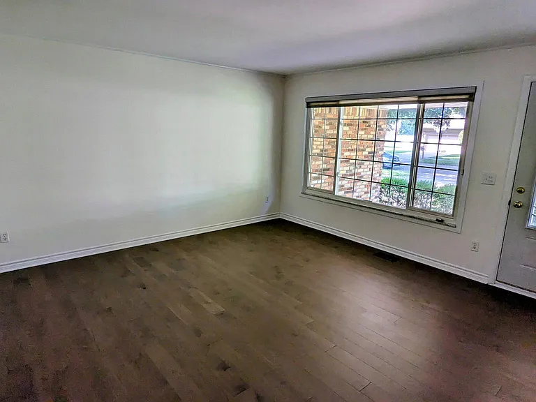 4676 Fairmont Dr — Photo 17