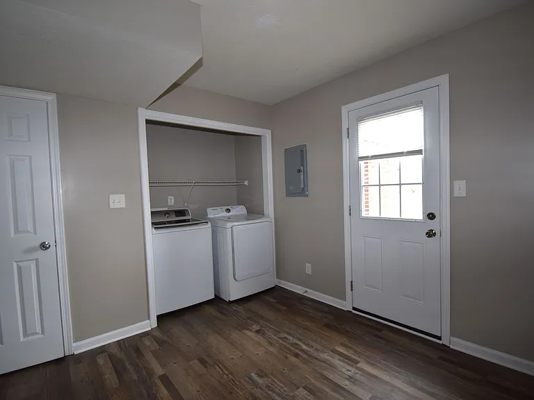 Peabody Dr - 362 (x4) — Photo 9