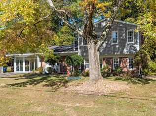 11512 Karen Dr, Potomac, MD 20854