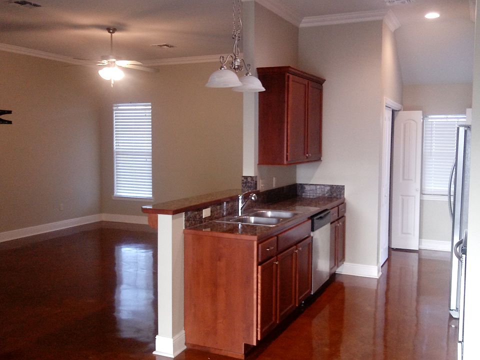 2nd image of 304 Stoneridge Dr