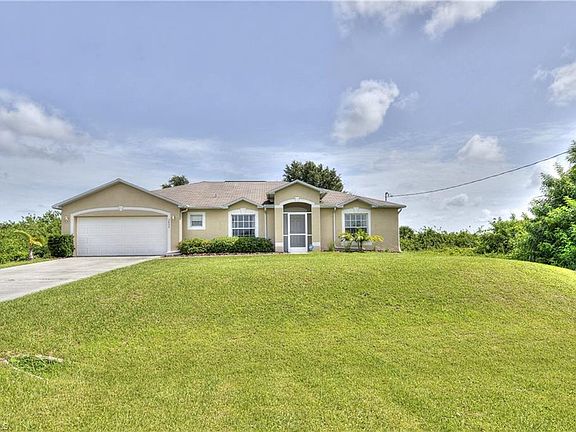 3rd image of 3828 Hyde Park Dr