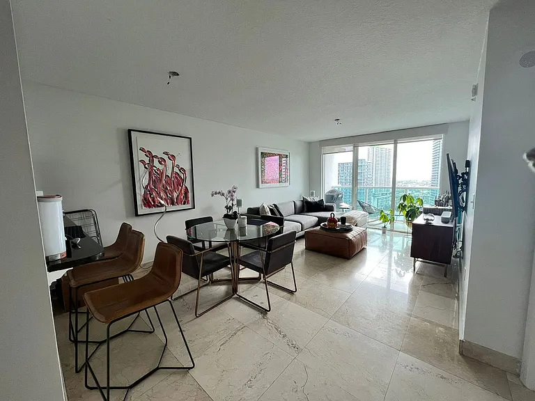 31 SE 5th St #2809 — Photo 3