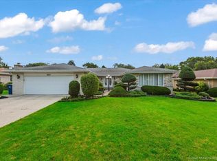 9213 S 83rd Ct, Hickory Hills, IL 60457