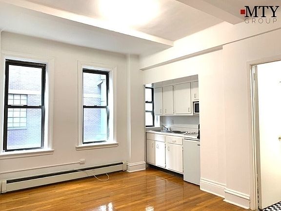 3rd image of 155 E 52nd St #7