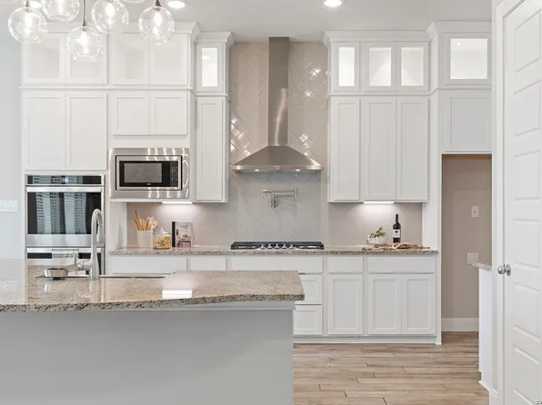 9015 Mendrin Rdg, Fair Oaks Ranch, TX 78015