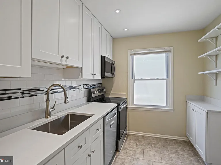 1141 N Vernon St — Photo 11