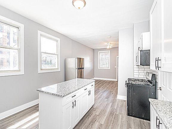 3rd image of 1806 N Richmond St APT 2R