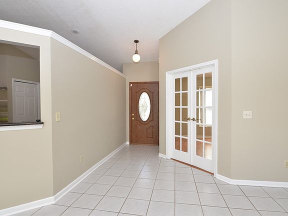 3rd image of 1005 Cox Ct