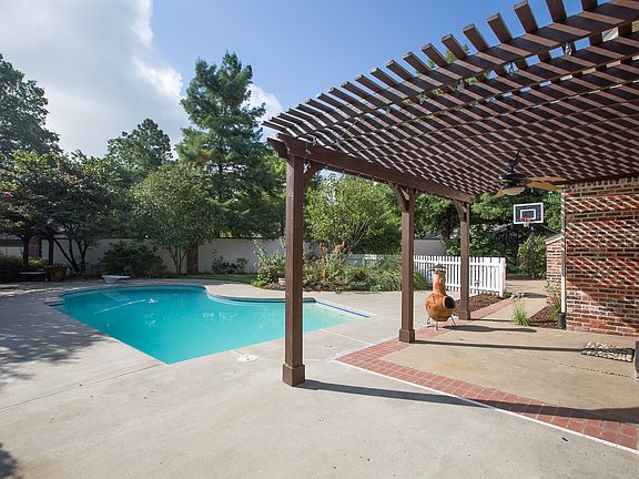 Lovely Pergola with wide-spaced slats and fan is situated just off the downstairs Guest Suite and is perfect for relaxing with good book.
