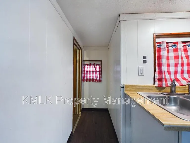 1128 Cordova Ave — Photo 22