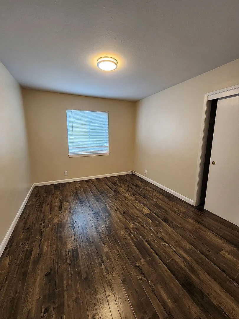 330 - 2050 Beatrice Ct — Photo 4