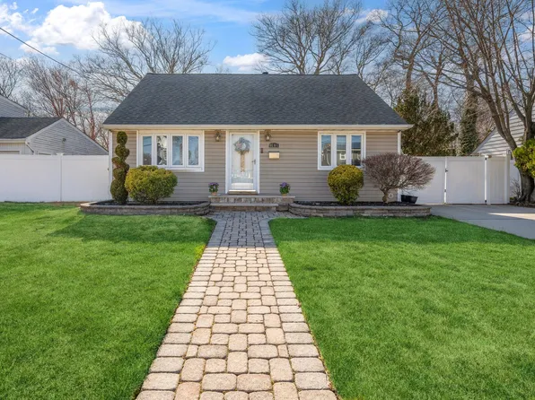 1106 South Drive, North Merrick, NY 11566