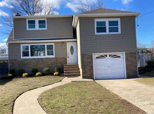 31 Margaret Dr, Roosevelt, NY 11575