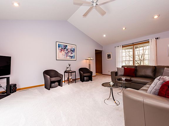 5th image of 1910 Orchard Dr